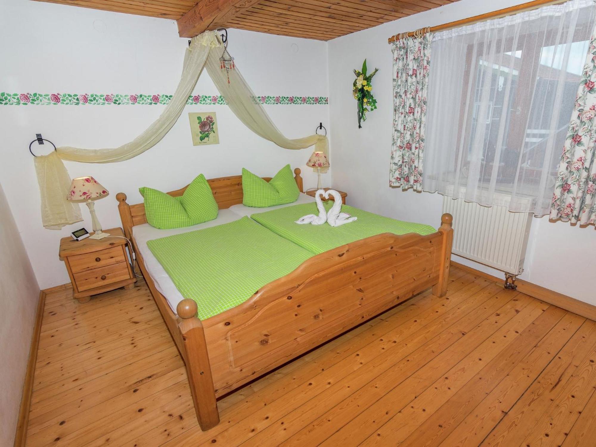 Alluring Holiday Home In Ubersee With Whirlpool Екстер'єр фото