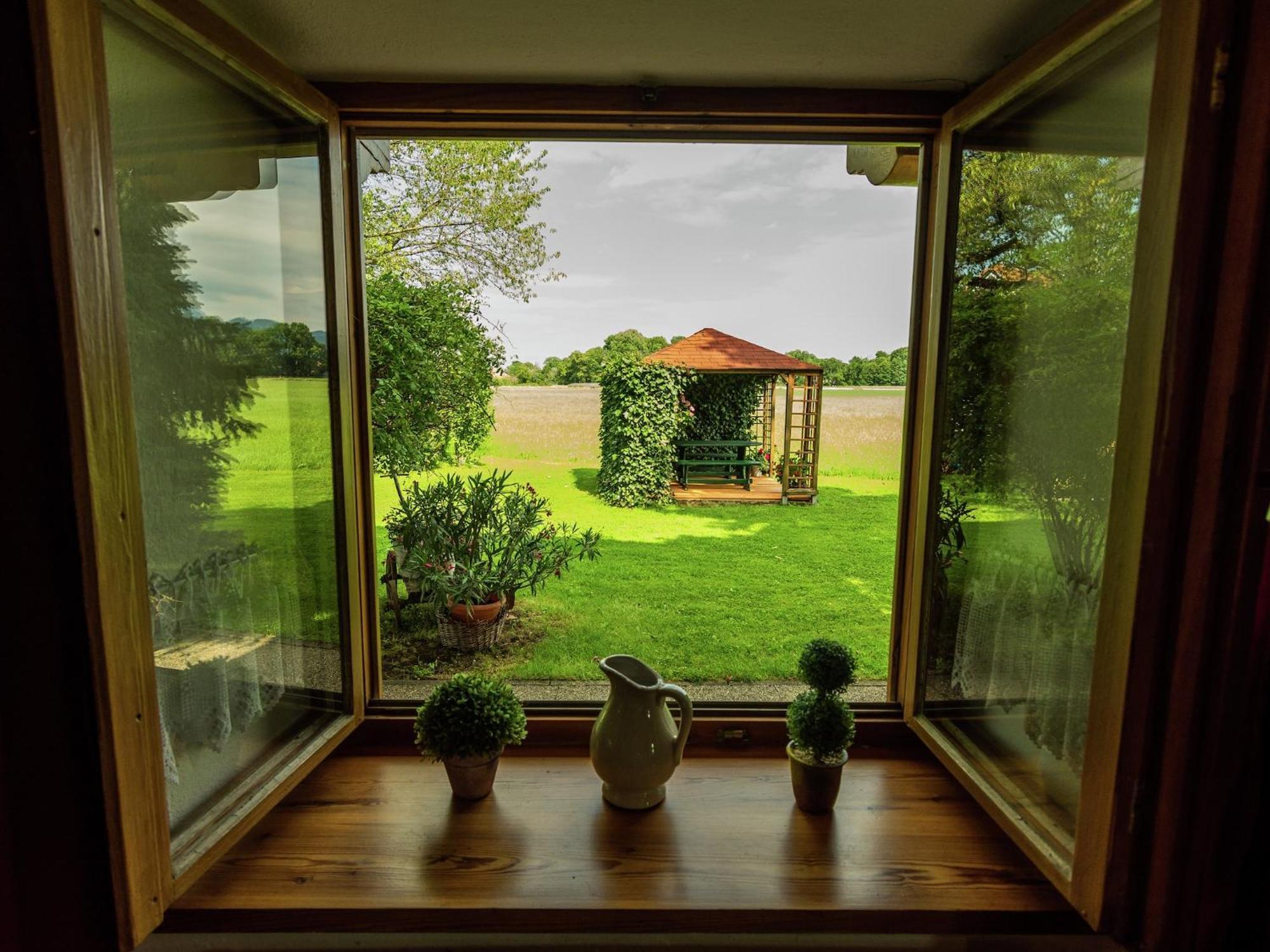 Alluring Holiday Home In Ubersee With Whirlpool Екстер'єр фото