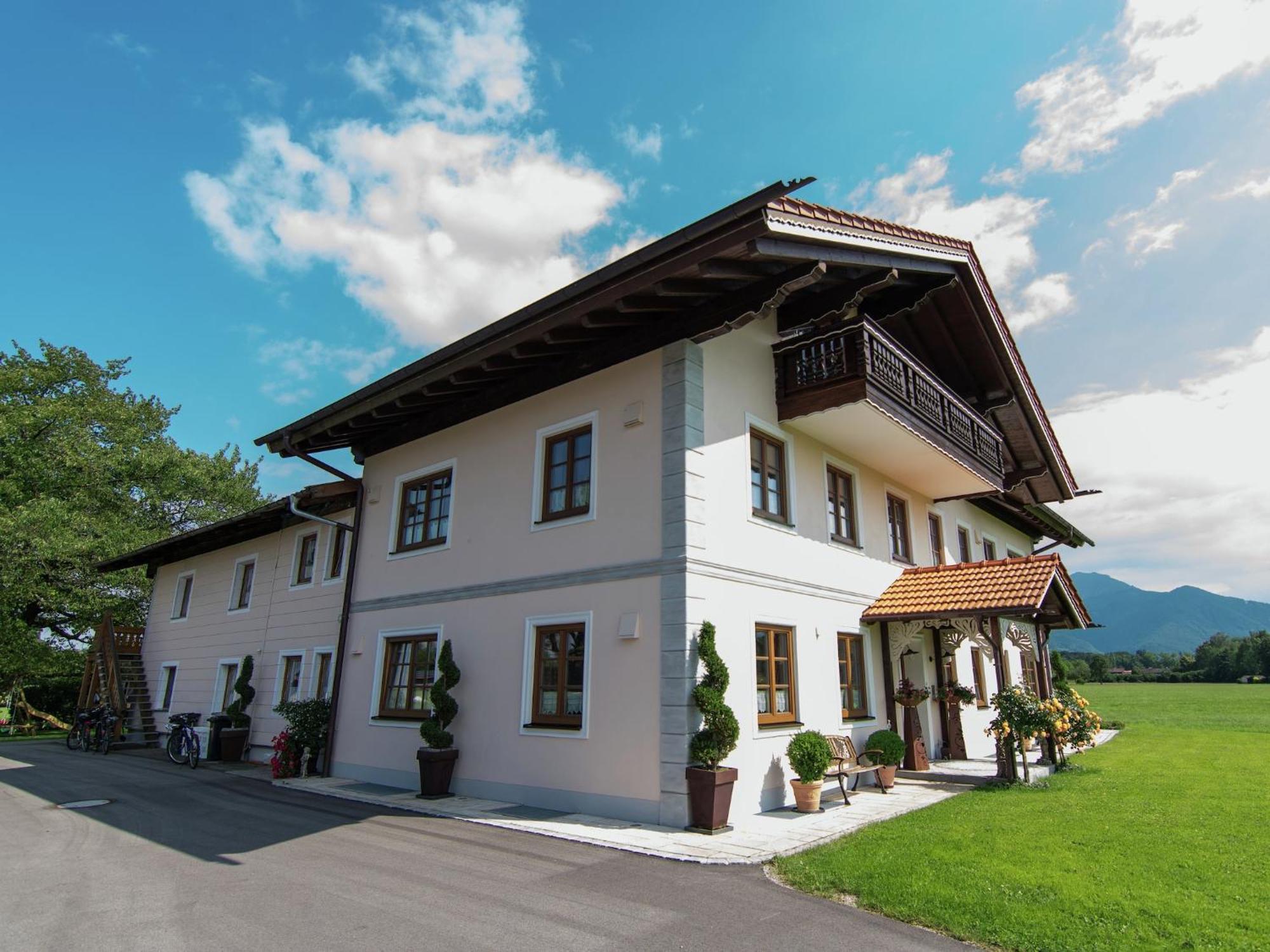 Alluring Holiday Home In Ubersee With Whirlpool Екстер'єр фото